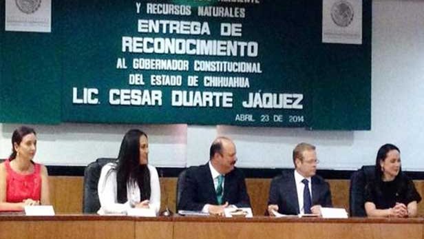Diputados federales reconocen a Duarte por estacionamiento ecológico