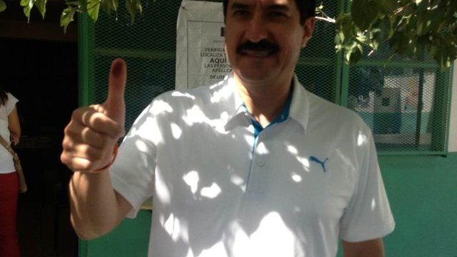 Vota Javier Corral en Ciudad Juárez