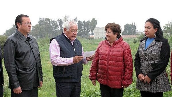 Alcaldesa de Chimalhuacán recibe terrenos para edificar Hospital Regional