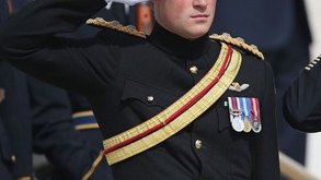 El Príncipe Harry defendió a un soldado de un ataque homofóbico