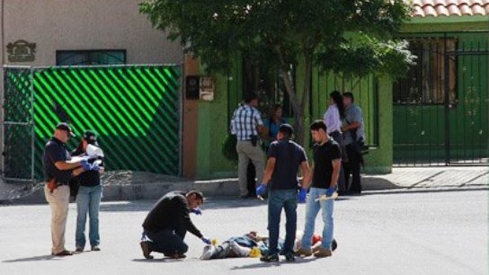 Abandonan dos cuerpos maniatados, con tiro de gracia, en Juárez