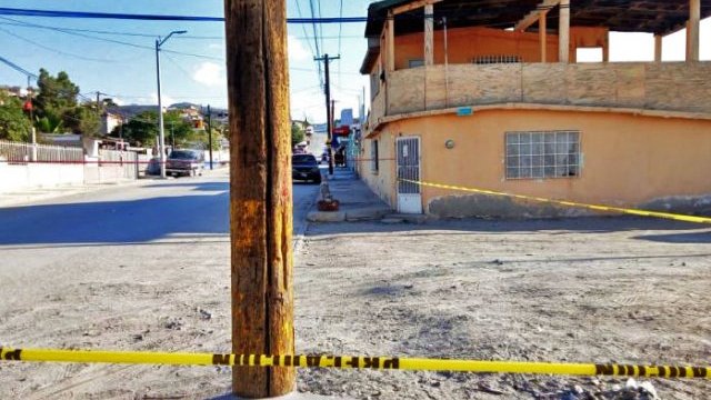 Ejecutan a balazos a un hombre en Juárez; le dieron el tiro de gracia