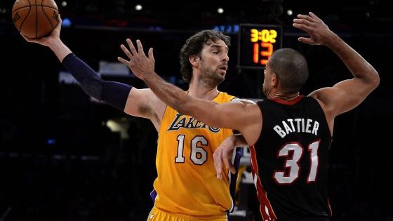 LeBron frustra a Kobe y los Lakers