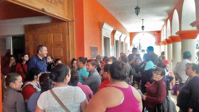 Antorchistas en plantón exigen al alcalde de Jiménez que respete el proyecto del Albergue Estudiantil