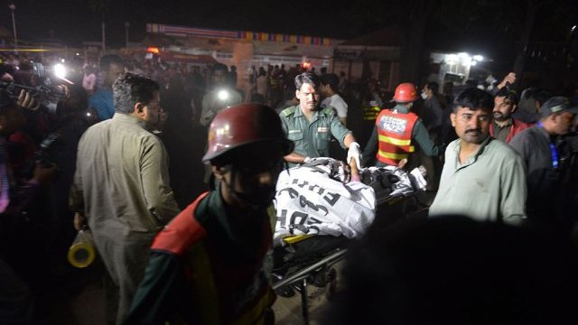 Atentado suicida en Pakistán deja más de 60 muertos
