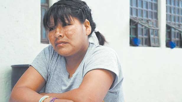 Prelibera juez a joven indígena que mató a su esposo