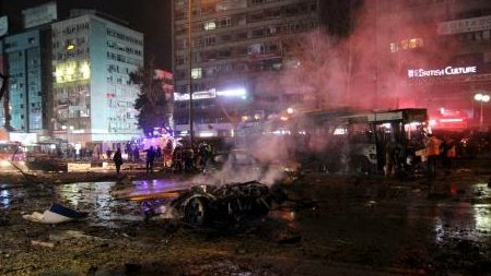 Explosión de coche bomba en Turquía deja 27 muertos