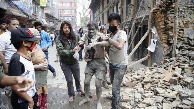 Tragedia en Nepal: Al menos 800 muertos deja terremoto de 7.9º Richter
