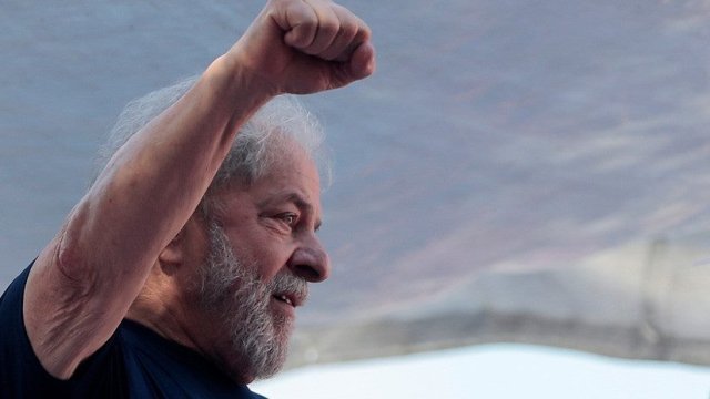 Juez ordena la liberación del ex presidente brasileño Lula da Silva