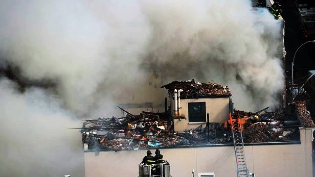 Mexicanas, dos de las víctimas mortales en incendio y derrumbe