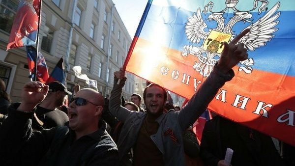 Miles protestan contra la intervención rusa en Ucrania