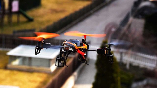 Pequeños aviones teledirigidos con cámara: ¿para qué son los drones?