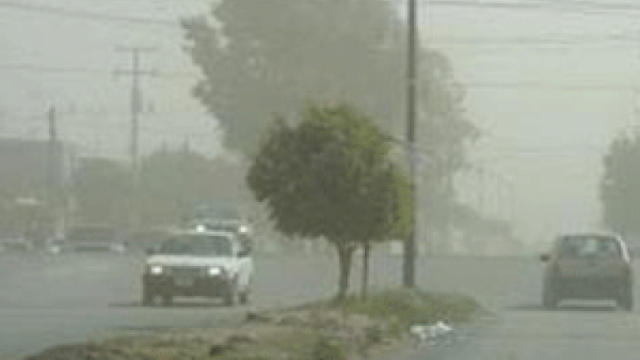 Alertan de peligro por polvo y vendaval en carretera a Juárez