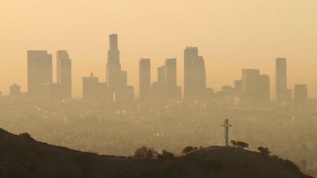 Barrios pobres de L.A. los más afectados por la contaminación ambiental