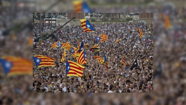 Cataluña rechaza reelección de Artur Mas y fuerzan comicios
