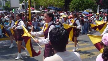 Celebran cien años de la toma de Juárez con magno desfile
