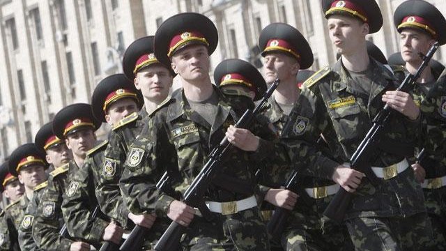 Inició Rusia maniobras militares en frontera con Ucrania
