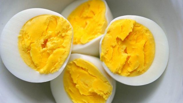 ¡Al diablo con el mito! Las ventajas de comer 2 huevos diarios