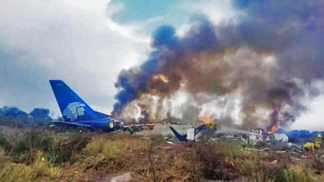 Iban 97 pasajeros y 4 tripulantes en avión siniestrado en Durango