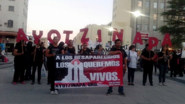 Marchan en Chihuahua en repudio de crimen contra normalistas 