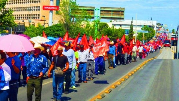 Antorchistas marchan a Palacio de Gobierno, critican 