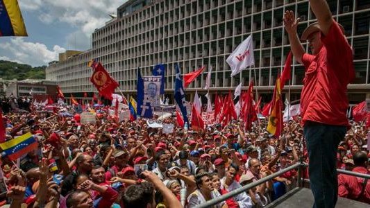 El pueblo sale a las calles de Caracas en apoyo a Nicolás Maduro