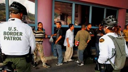 Ingresan deportados sudamericanos y cubanos a México 