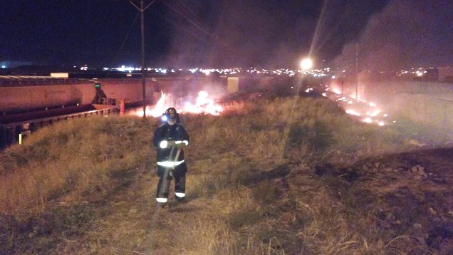 Desalojan sector de la colonia Ladrilleros por incendio en patios del ferrocarril