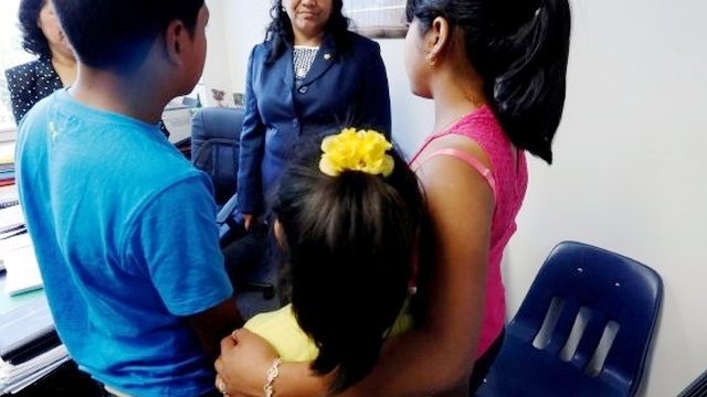 Madre migrante salvadoreña vive un milagro