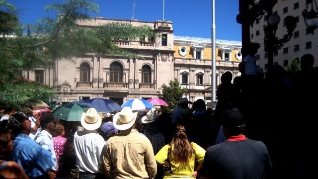 Desatiende obras el Municipio; protestan antorchistas