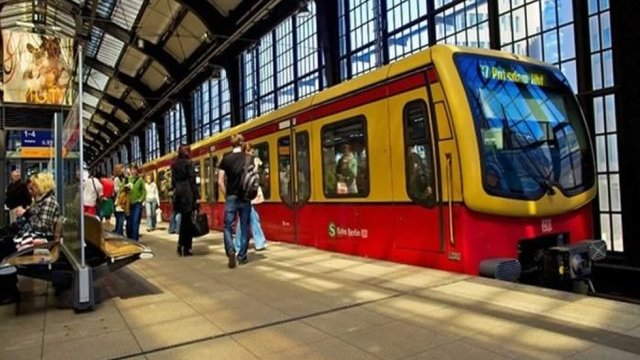 Contempla el gobierno alemán ofrecer transporte público gratuito
