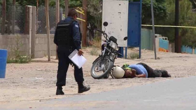 Rafaguean a dos motociclistas en la vía Juárez- El porvenir; muere uno