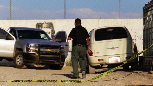 Hallan un encobijado atrás del aeropuerto de Ciudad Juárez