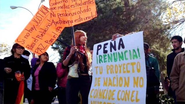 Hacen caravana de protesta por Ayotzinapa, en Ciudad Juárez