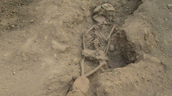 Hallan entierro prehispánico en Colima