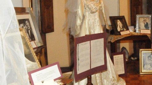 Inauguran en Parral exposición sobre vestidos de novia