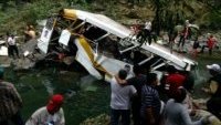 Al menos 16 muertos tras la caída de un camión en Veracruz