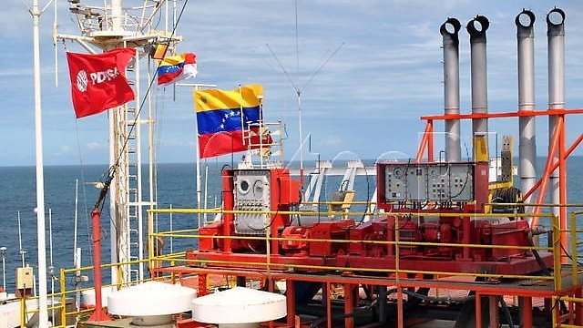 EEUU vuelve arrastrado a comprar petróleo venezolano: 140,000 barriles diarios