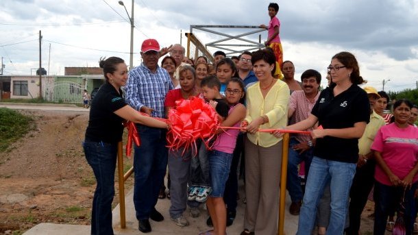 Inauguran puente peatonal en Vistas del Cerro Grande 