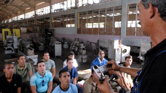 Educación cubana busca graduar mejores técnicos y obreros calificados