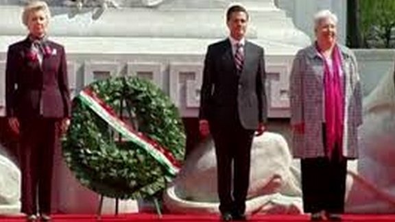 Encabeza Peña Nieto ceremonia por natalicio de Benito Juárez