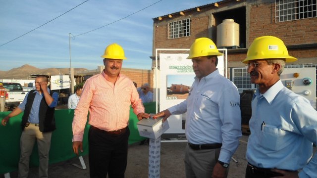 Inauguran Duarte y Garfio electrificación de la colonia El Mimbre