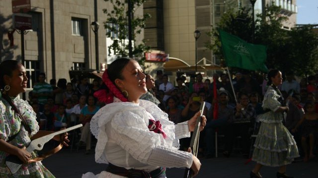 Antorchistas de Juárez y Delicias traen protesta cultural a la capital de Chihuahua
