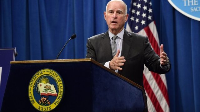 California prohibe discriminación por estatus migratorio