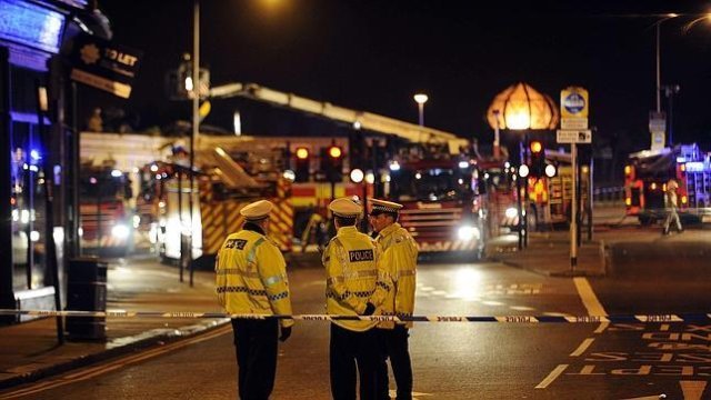 Se estrella helicóptero de la Policía contra un bar en Escocia