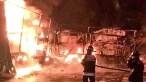 Se incendió un tráiler nodriza en la autopista México- Puebla
