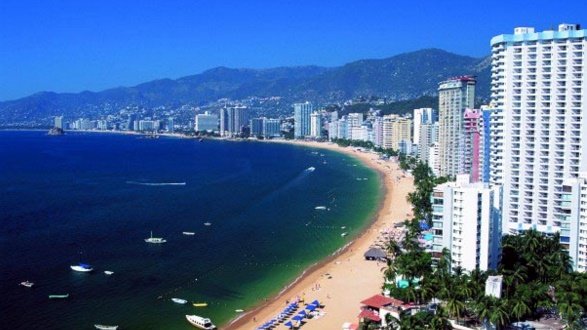 Acapulco pierde brillo, pero se resiste a morir
