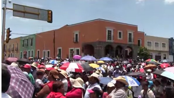 Gobernador de Puebla roba a los antorchistas más dos mil millones de pesos