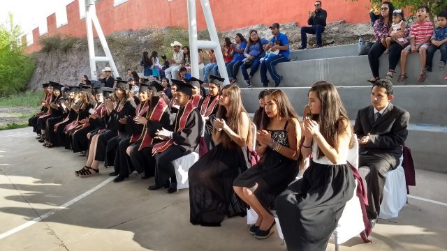 Dedican graduaciones en Chihuahua a Manuel Hernández Pasión