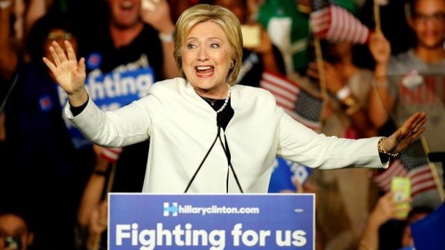 Hillary Clinton se lanza por el voto latino